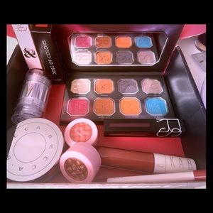 High End Makeup Box **ALL ITEMS BRAND NEW**